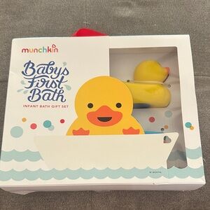 Munchkin Infant Bath Set with Yellow Duck